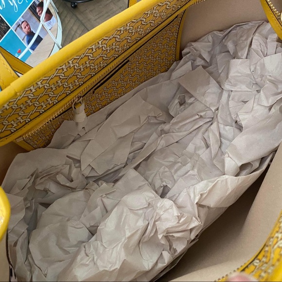 COPY - Kate Spade Tote Purse - Picture 3 of 3